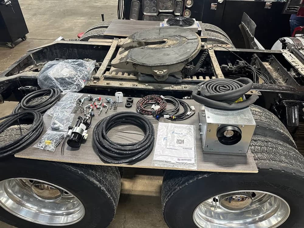 Installation components of Fresco 9000 MaXX truck sleeper air conditioner
