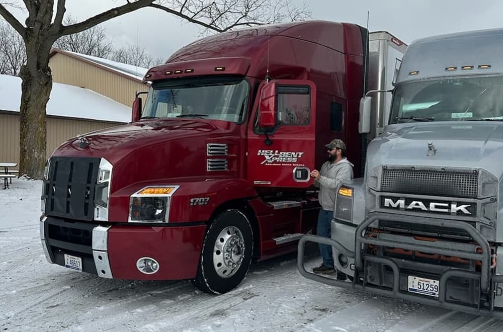 Mack semi-truck with a Fresco 9000 MaXX AC unit installed